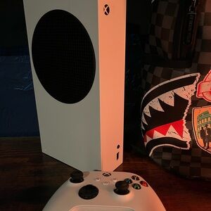 The xbox series s comes with two bundles Fortnite and a Rocket League bundle